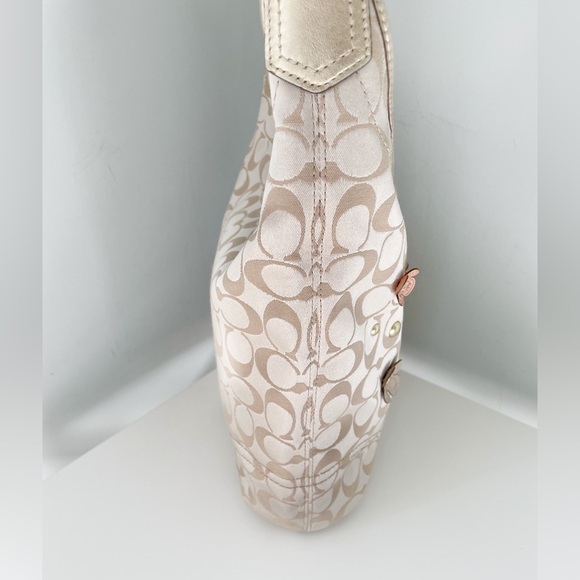 Coach Floral Hobo Bag - Picture 3 of 16